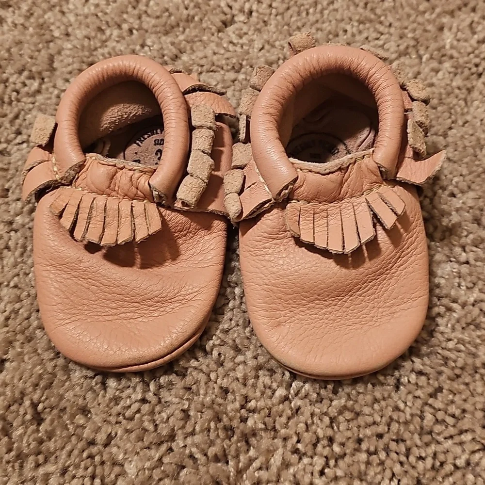 Freshly Picked Blush Classic Soft Sole Leather Fringe Moccasin Infant Size 3 *k7